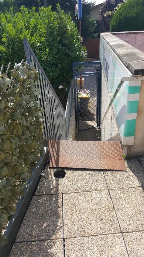 Le Repaire Du Deux Roues Appartement Saint-Sauveur  Buitenkant foto